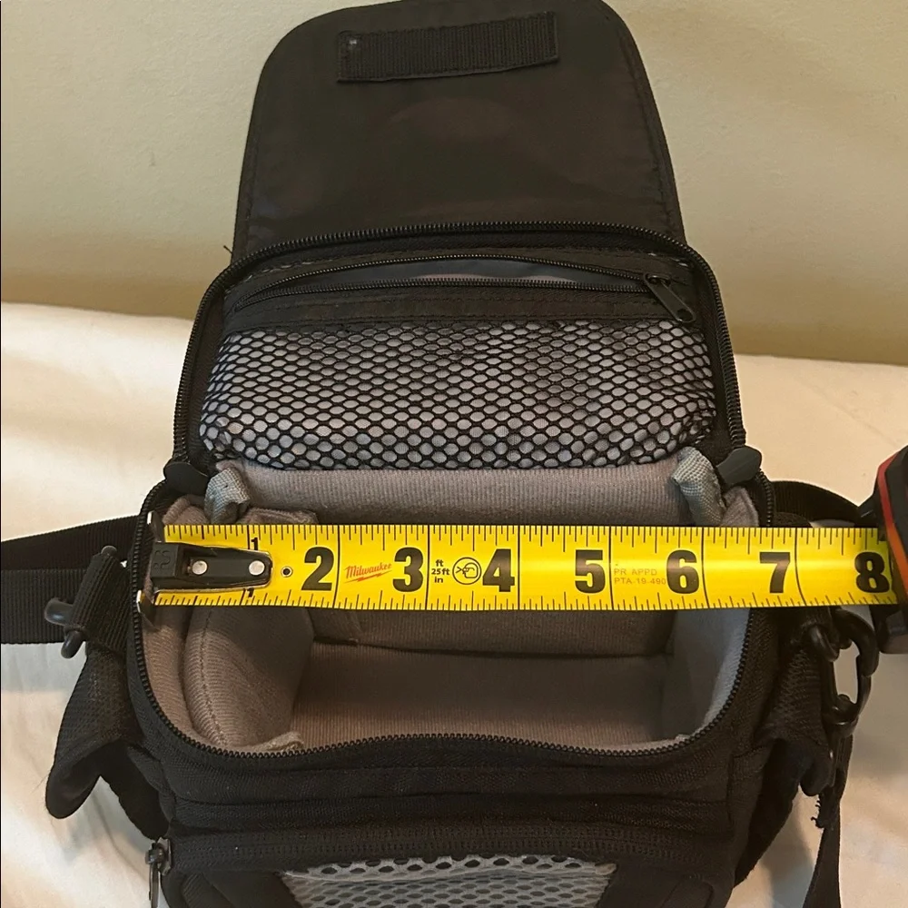 Lowepro Edit 110 Black Compact Camera Bag - Shoulder Carry